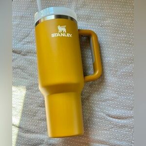 STANLEY QUENCHER H2.0 FLOWSTATE™ TUMBLER | 40 OZ YARROW